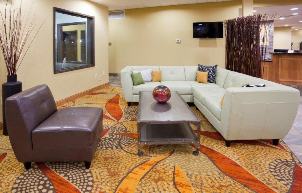 Grand Forks Lodge And Suites Екстер'єр фото