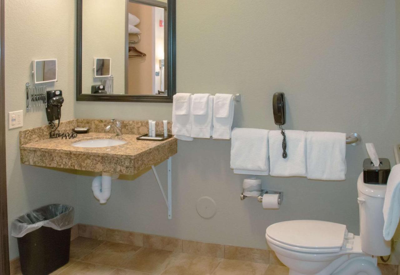 Grand Forks Lodge And Suites Екстер'єр фото