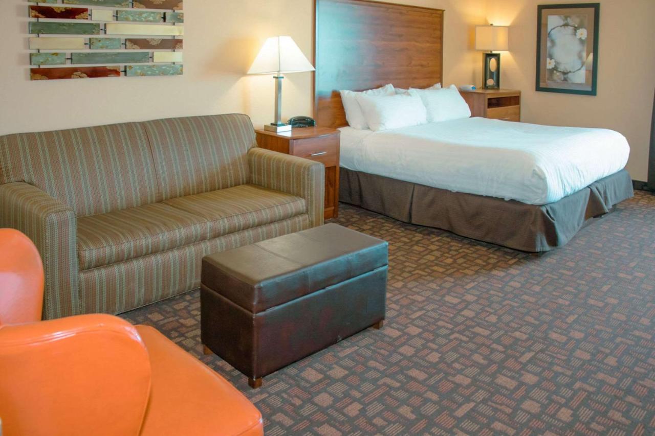 Grand Forks Lodge And Suites Екстер'єр фото