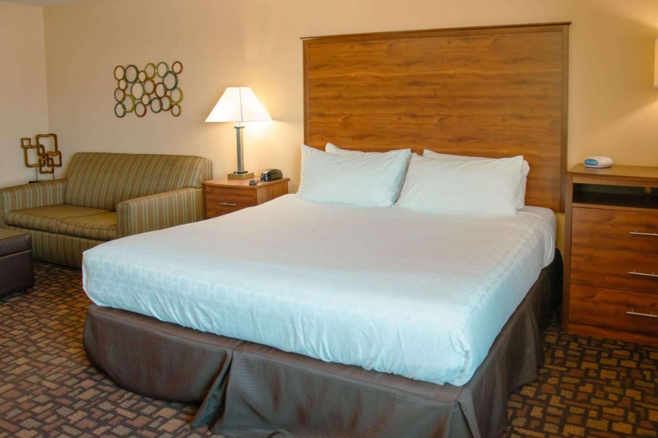 Grand Forks Lodge And Suites Екстер'єр фото