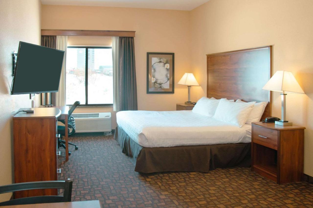 Grand Forks Lodge And Suites Екстер'єр фото