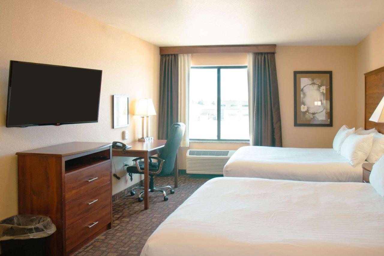 Grand Forks Lodge And Suites Екстер'єр фото