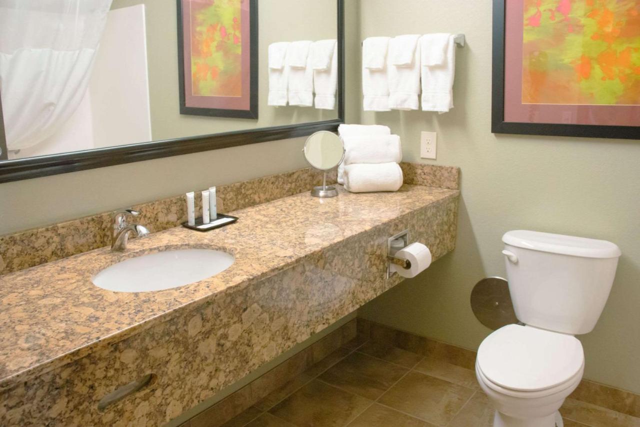 Grand Forks Lodge And Suites Екстер'єр фото