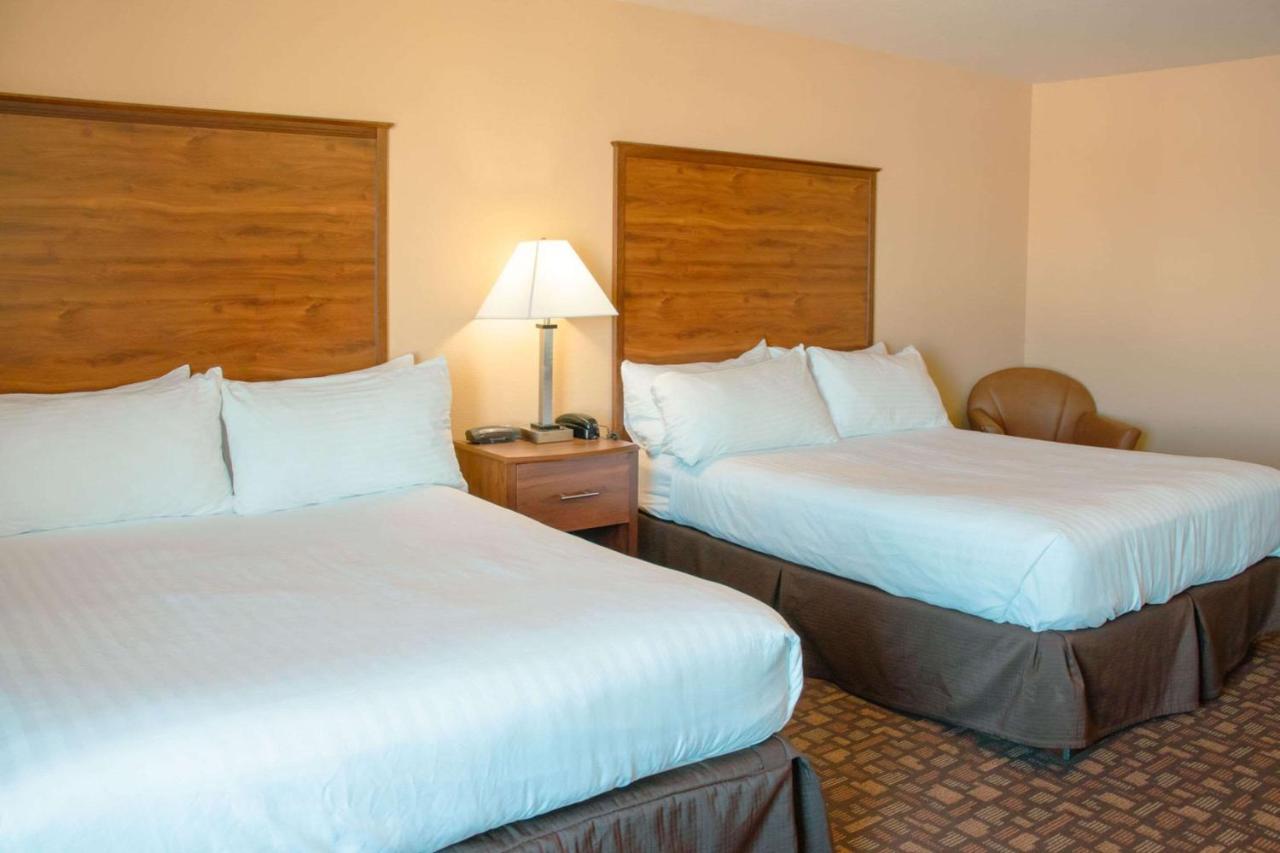 Grand Forks Lodge And Suites Екстер'єр фото
