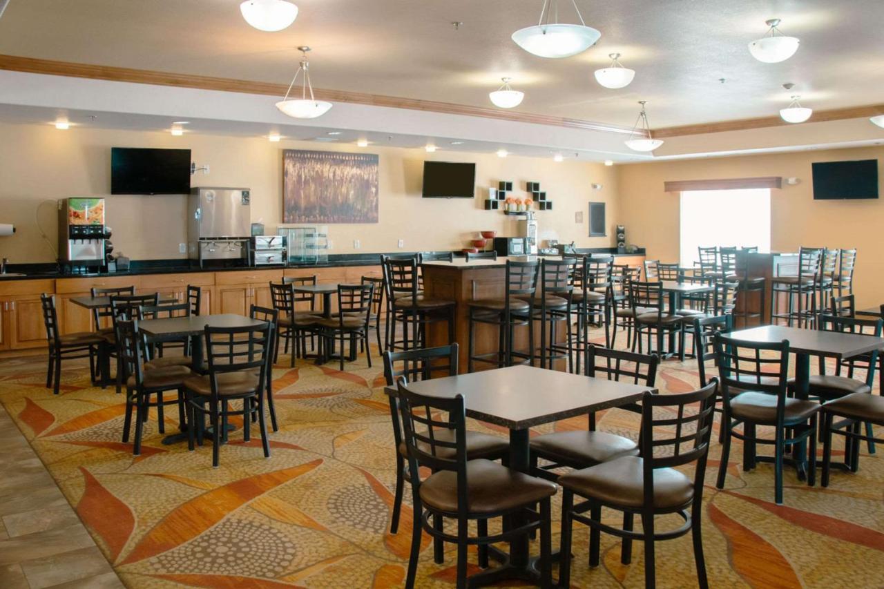 Grand Forks Lodge And Suites Екстер'єр фото